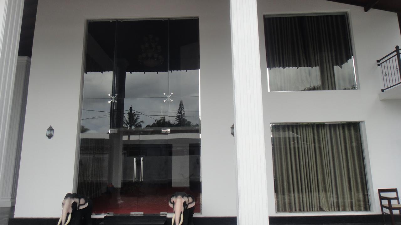 The Kingston Hotel キリバスゴダ エクステリア 写真