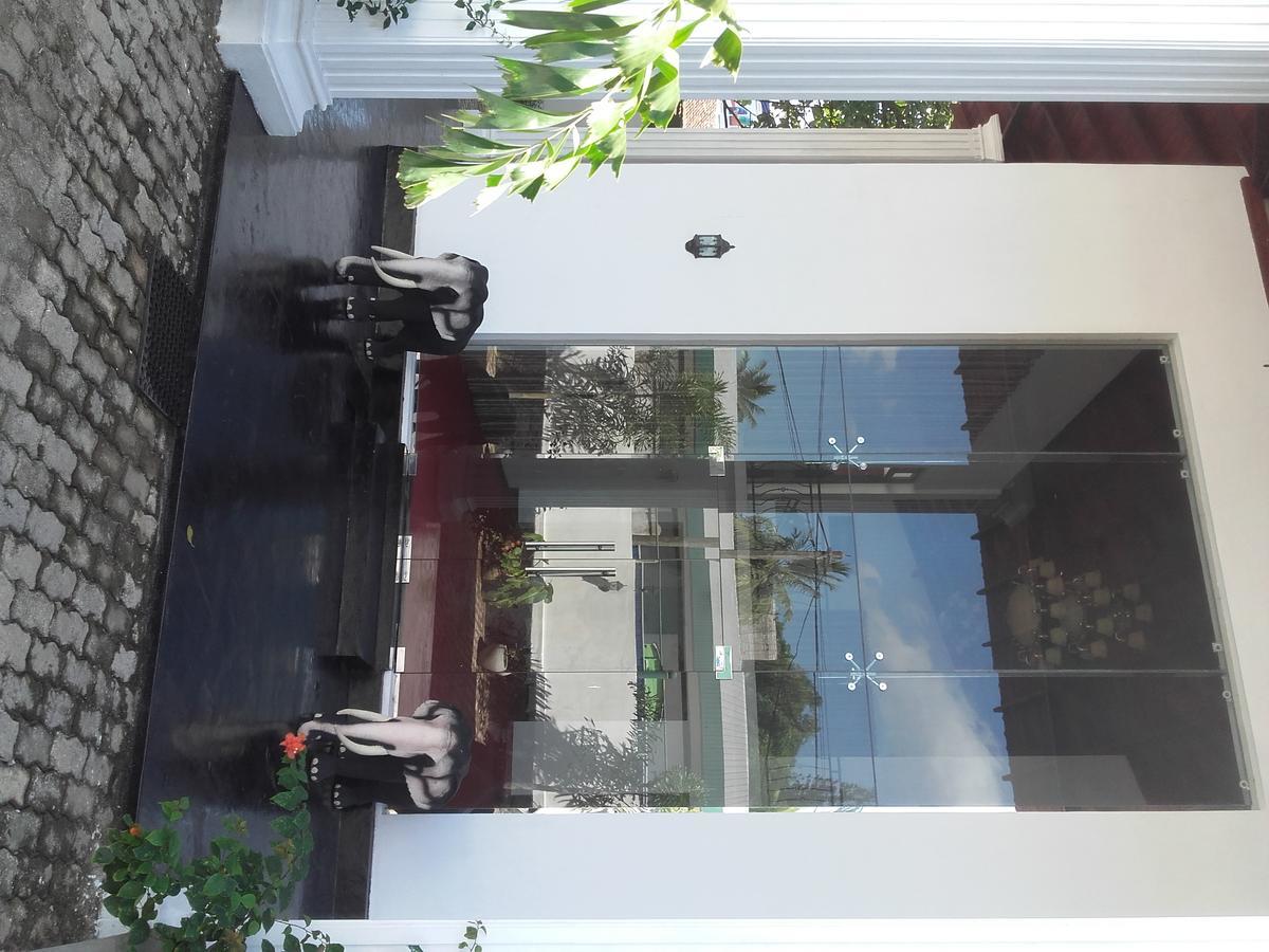 The Kingston Hotel キリバスゴダ エクステリア 写真