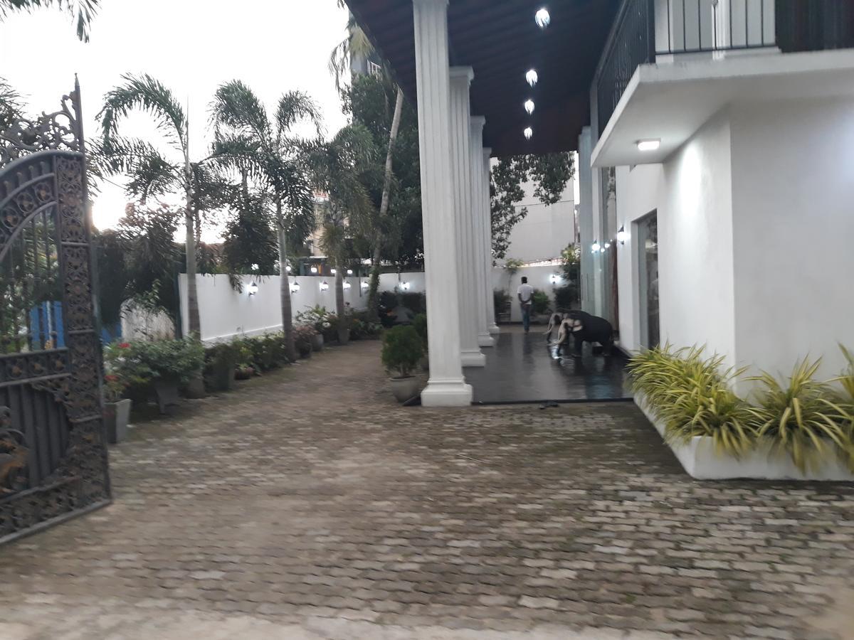 The Kingston Hotel キリバスゴダ エクステリア 写真